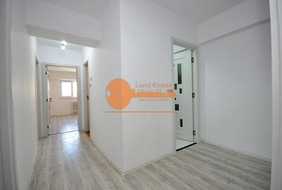 Apartament cu 3 camere semidecomandat în Păcii