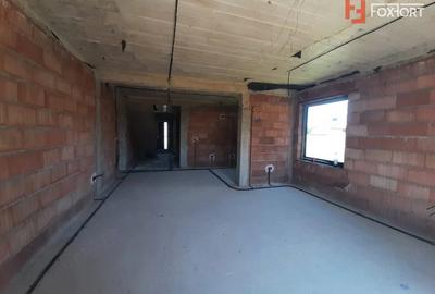 Casă cu 5 camere cu Teren 300 Mp în Ghiroda