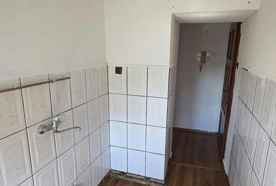 Apartament cu 2 camere nedecomandat în 14 Mai