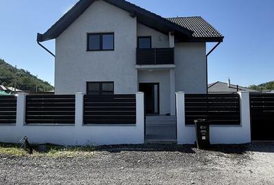 Casă cu 4 camere cu Teren 542 Mp în Central