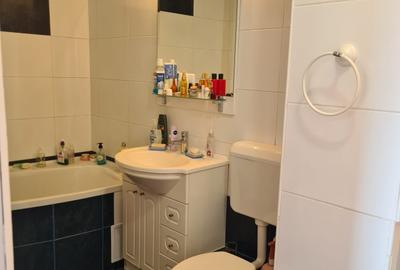Apartament cu 4 camere decomandat în Titulescu