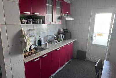 Apartament cu 3 camere decomandat, mobilat în Baza 3 - 3