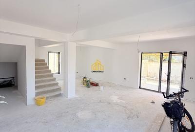 Casă cu 4 camere cu Teren 304 Mp în Central