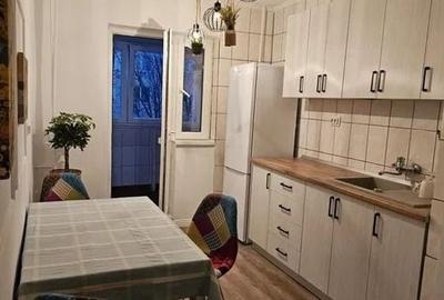 Apartament cu 3 camere decomandat în Crângași