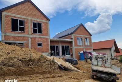 Casă cu 4 camere cu Teren 550 Mp în Feleacu