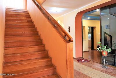 Casă individuală cu 4 camere cu Canalizare în Central - 69