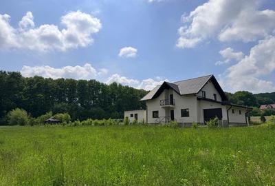 Casă cu 5 camere cu Garaj în Măriței