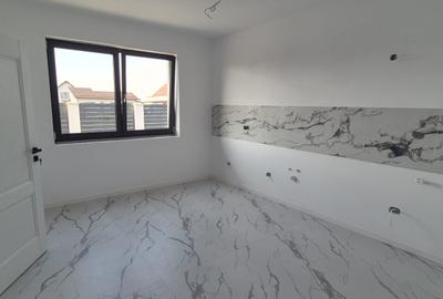 Casă individuală cu 4 camere cu Canalizare în Sânpetru - 3