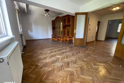 Apartament cu 4 camere în Ultracentral