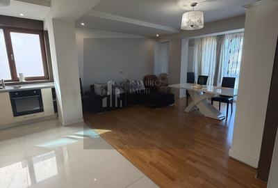 Apartament cu 3 camere semidecomandat, mobilat în Apărătorii Patriei