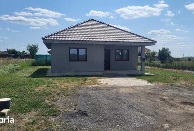 Casă cu 3 camere cu Teren 86 Mp în Sânmartin