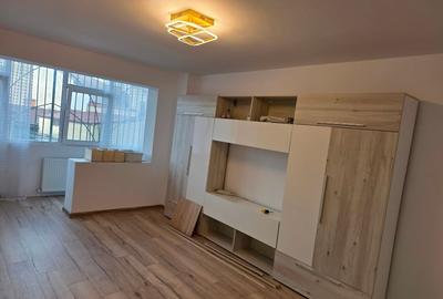 Apartament cu 3 camere decomandat în Casa de Cultură - 1
