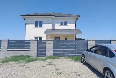 Casă cu 4 camere cu Teren 354 Mp în Crevedia