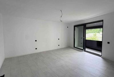 Casă cu 5 camere cu Teren 180 Mp în Tineretului
