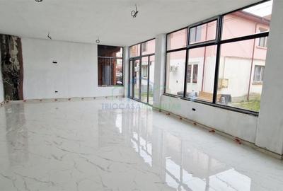 Spațiu comercial, de 120 mp, în Central - 7