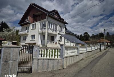 Casă cu 5 camere cu Teren 2011 Mp în Central - 7