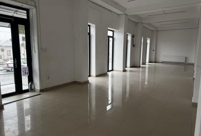 Casă cu 4 camere cu Teren 300 Mp în Central