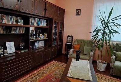 Casă cu Teren 248 Mp în Central - 1