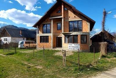 Casă cu 4 camere în Leordina