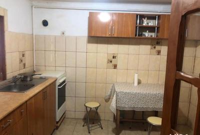 Casă cu 4 camere cu Teren 200 Mp în Central