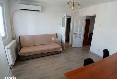 Apartament cu 3 camere semidecomandat în Podu Roș