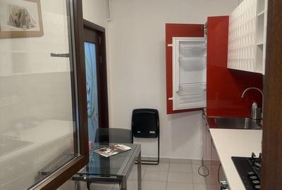 Garsonieră decomandată în Central