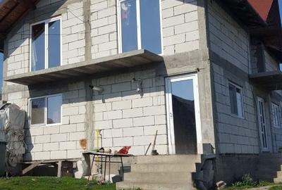 Casă cu 4 camere în Bradu - 1