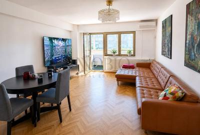 Apartament cu 3 camere decomandat, mobilat în P-ța Victoriei