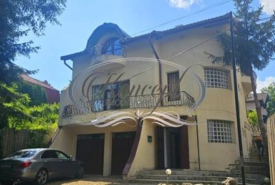 Casă individuală cu 5 camere cu Canalizare în Andrei Mureșanu