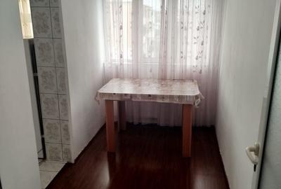 Garsonieră decomandată în 9 Mai