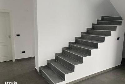 Casă cu 5 camere cu Teren 950 Mp în Vânători - 10