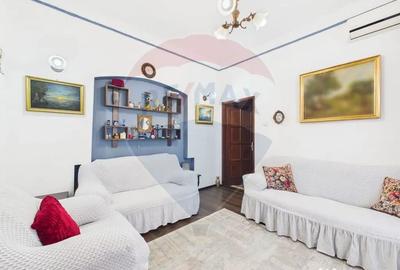 Apartament cu 3 camere semidecomandat în Foișorul de Foc