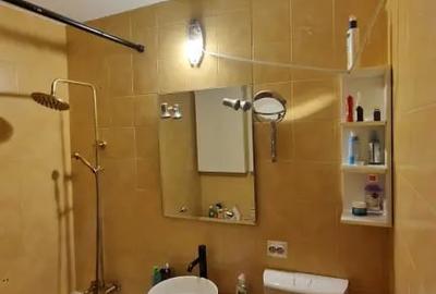Apartament cu 3 camere semidecomandat în 13 Septembrie
