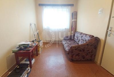 Apartament cu 4 camere decomandat, mobilat în Gruia