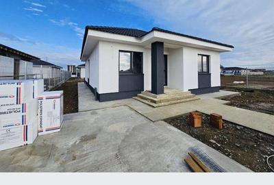 Casă cu 4 camere cu Teren 90 Mp în Central - 1