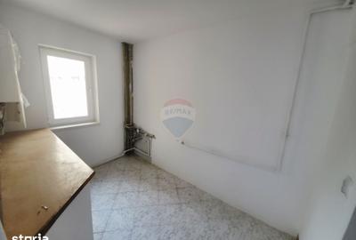 Apartament cu 3 camere semidecomandat în Mărăței