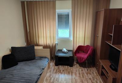 Garsonieră decomandată, mobilată în Complex Studențesc