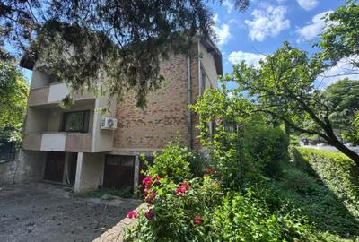 Apartament cu 4 camere decomandat în Central - 2