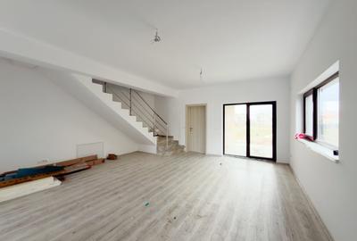 Duplex cu 5 camere cu Canalizare în Moșnița Veche - 2