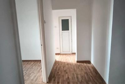 Apartament cu 3 camere decomandat în Valea Ialomiței