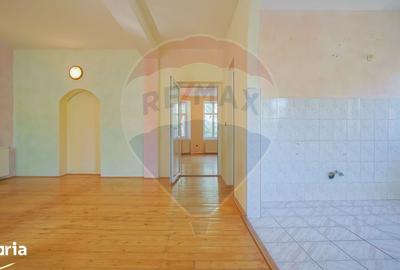 Casă cu 5 camere cu Teren 362 Mp în Central - 2