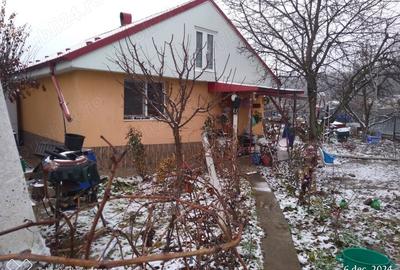 Casă cu 3 camere cu Teren 1000 Mp în Central