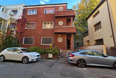 Apartament cu 3 camere semidecomandat în Cotroceni
