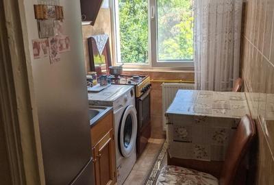 Apartament cu 3 camere semidecomandat în Sud