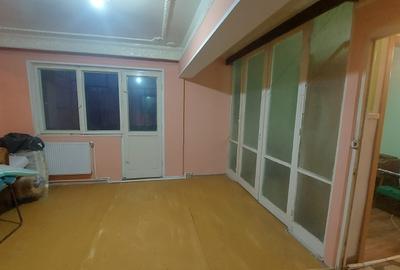Apartament cu 3 camere semidecomandat în Micro 38 - 3