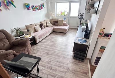 Apartament cu 3 camere semidecomandat, mobilat în Pantelimon