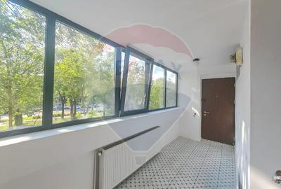 Apartament cu 3 camere semidecomandat în Primăverii - 3