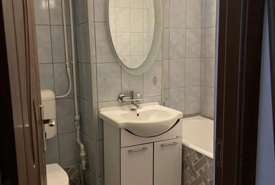 Apartament cu 3 camere decomandat în Micro 6 - 6