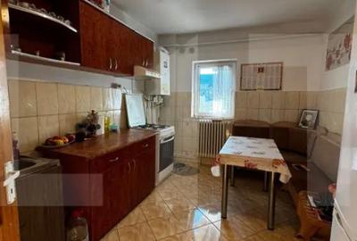 Apartament cu 3 camere decomandat, mobilat în Central - 1