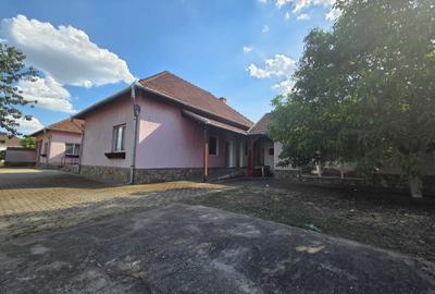 Casă cu 4 camere în Central - 2